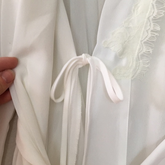 Morgan Taylor Sheer White Robe - Picture 5 of 10